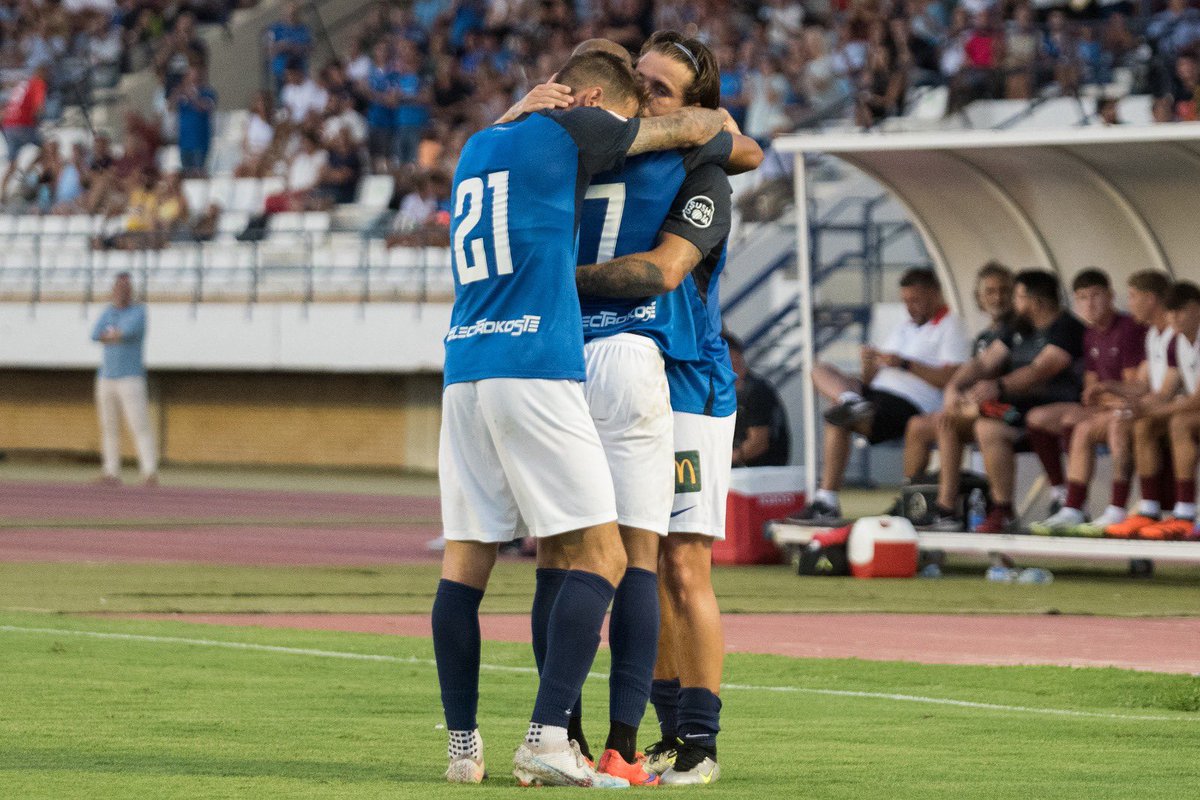 miguelchocarro's tweet photo. Azulinos, mañana es nuestro primer gran día.
Arrancamos una temporada muy ilusionante. Seguimos trabajando en la confección de una gran plantilla que nos dé muchas alegrías.
¡Vamos, @SanFernando_CD! 💙
#Trabajo #Ilusion #Sacrificio #Familia
#Azulinos #EstoEsLaIsla. https://t.co/6PyiaVr04w