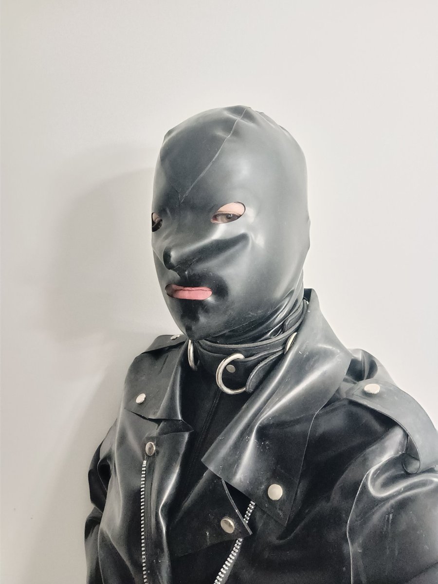 FujurPig's tweet photo. Ready for some rubber action! @rubfranrubber #rubberpig #pig #rubber #rubberboy https://t.co/UopjwoKV26