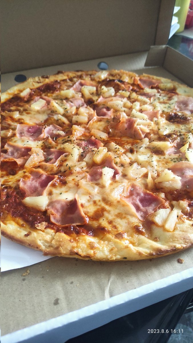 herox93's tweet image. Isn't this a beautiful view?

Let's start the flame war #pinapple on #pizza.

How u like me now? 🤫😗
#FoodieBeauty #foodlover