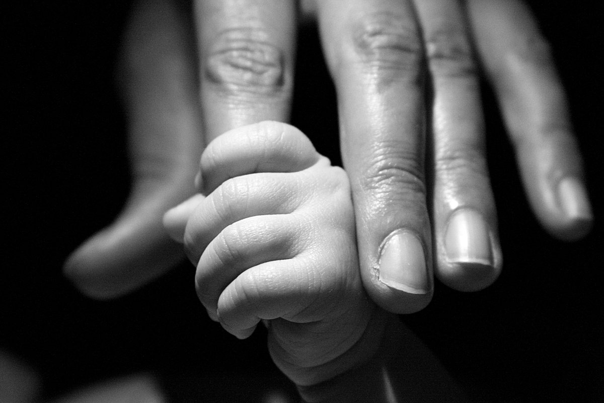 99MedicalPearls's tweet photo. Q7: What newborn reflex is shown in the picture? #MedTwitter #MedEd #MedStudentTwitter #MedicalLake #Medical https://t.co/3cdONNbbzc