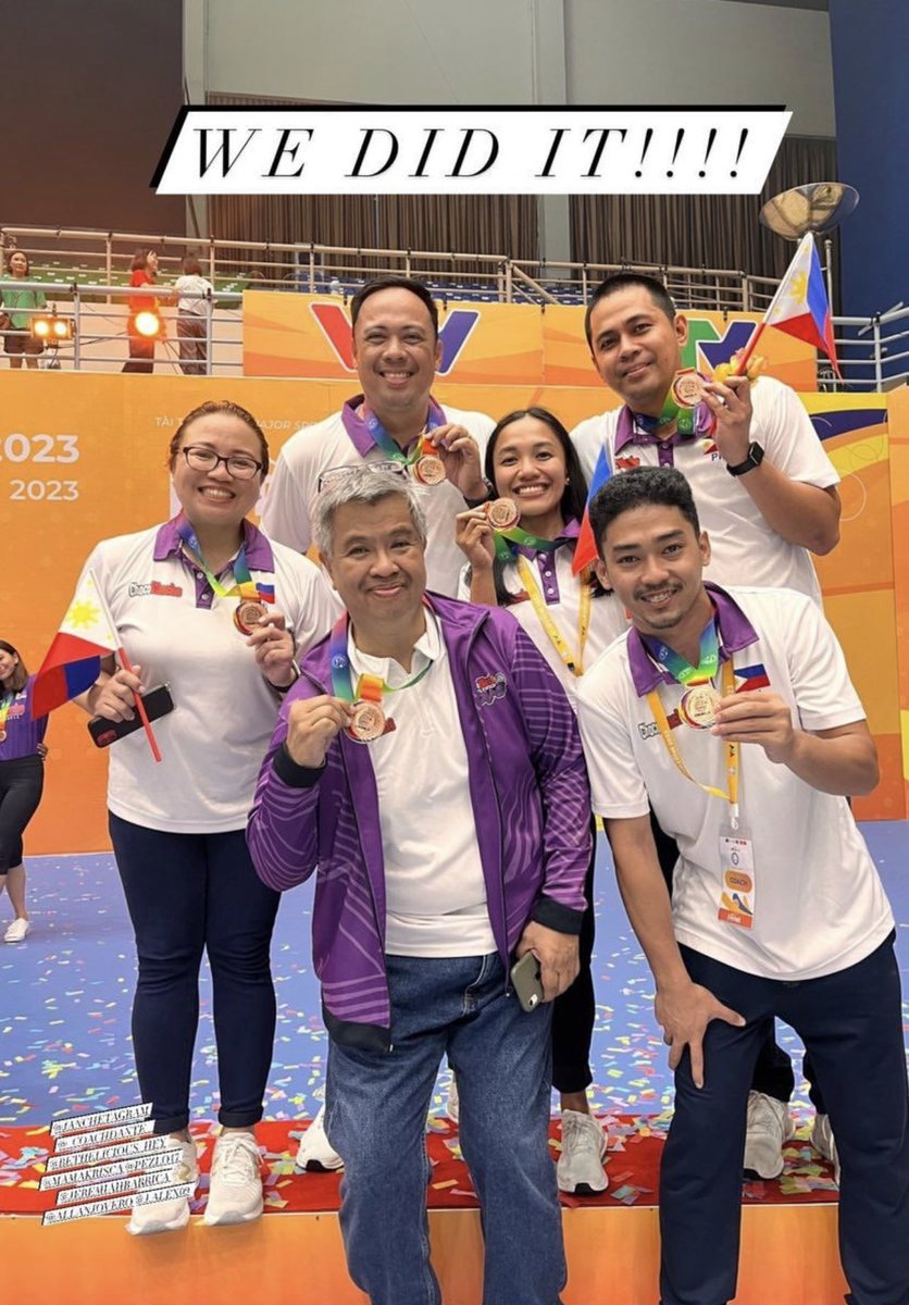 BladeDW03's tweet photo. Maraming Salamat Coach Dante, Edjet and Benok, PT Beth, Ms Kris and Sir Rollie for not giving up and for pushing our Ubebes! Congratulations Choco Mucho! Ube Fighting! 💜🇵🇭 https://t.co/piwPgpdZTR
