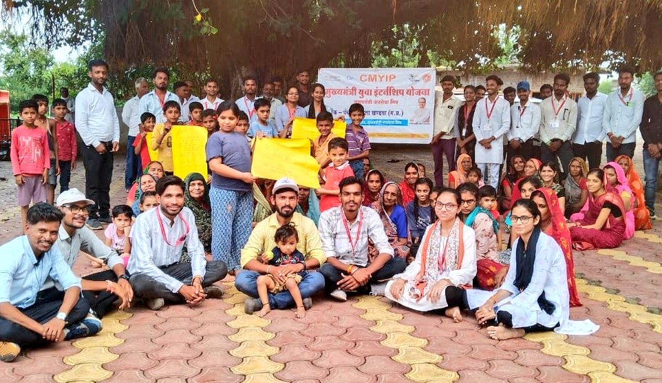 #स्वीप गतिविधि के तहत आज पंधाना ब्लॉक के ग्राम गोराड़िया में जनसेवा मित्रों ने नुक्कड़ नाटक एवं रैली आयोजित की, जिसके माध्यम से 18 वर्ष की आयु पूर्ण करने वाले युवाओं से मतदाता सूची में नाम जुड़वाने की अपील की।

#MPElection_2023
#NewVotersRegistrationMP
#MP_Voter_Awareness_2023