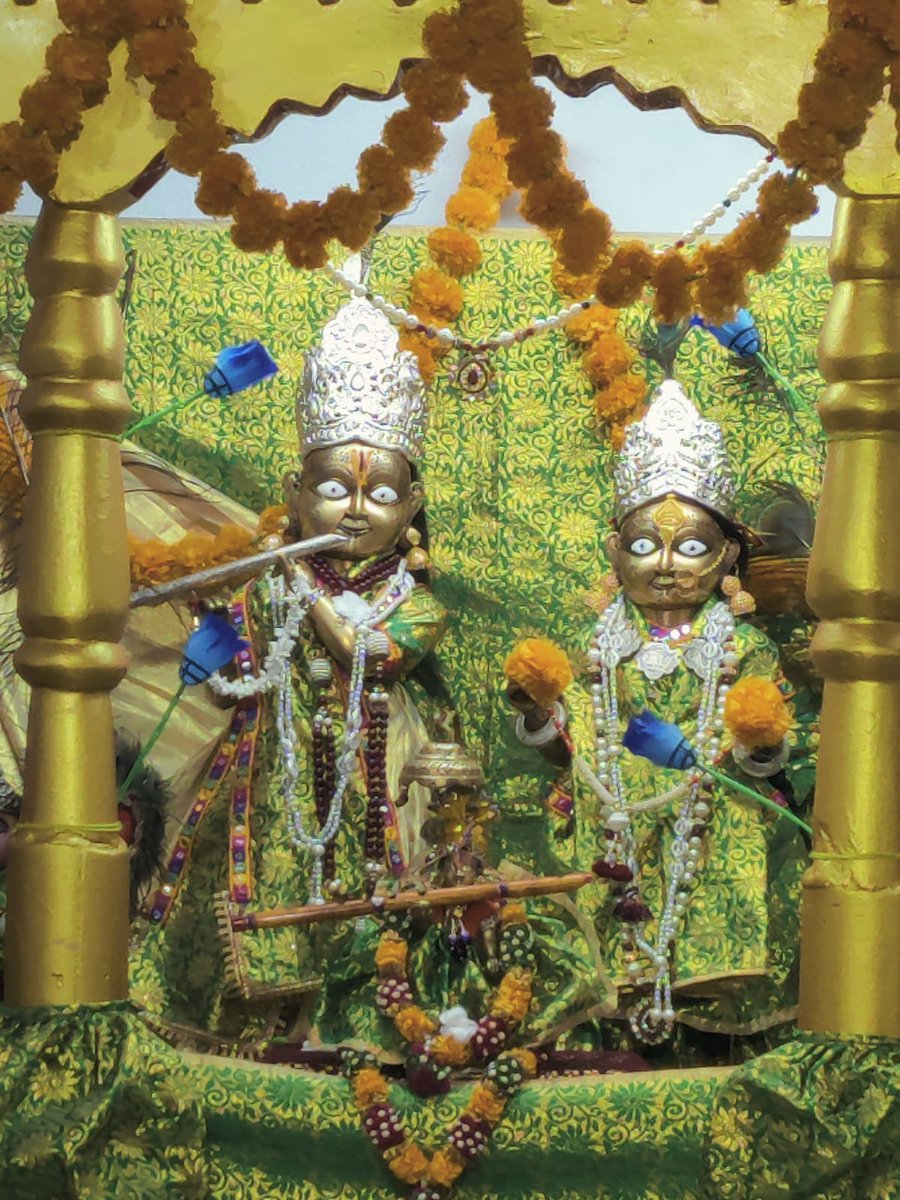 IAm_Aditya395's tweet photo. 4 dacoit came to my Village temple and robbed away with all Astdhatu Idols of God on gun point to Panditji, his wife and Temple Sewak. We have got clear CCTV footage of all 4 dacoit.
@PMOIndia  @NitishKumar @officecmbihar @bihar_police @AmitShah @nityanandraibjp @girirajsinghbjp https://t.co/4UqKq15mju