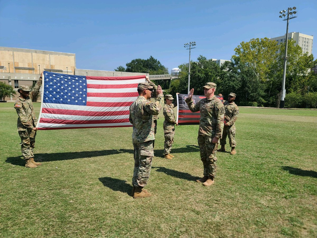 Gamecock_PMS's tweet photo. I was honored to promote CPT Steve Head to Major on this week prior to his PCS to Germany. The promotion ceremony was held in front of the entire BN at the beginning of our first Leadership Lab of the semester. It’s important for Cadets to see and experience events like this. https://t.co/twWtC44Wy6