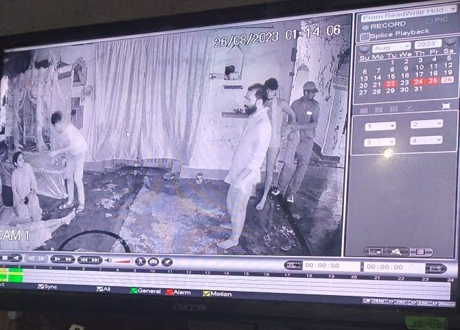 IAm_Aditya395's tweet photo. 4 dacoit came to my Village temple and robbed away with all Astdhatu Idols of God on gun point to Panditji, his wife and Temple Sewak. We have got clear CCTV footage of all 4 dacoit.
@PMOIndia  @NitishKumar @officecmbihar @bihar_police @AmitShah @nityanandraibjp @girirajsinghbjp https://t.co/4UqKq15mju