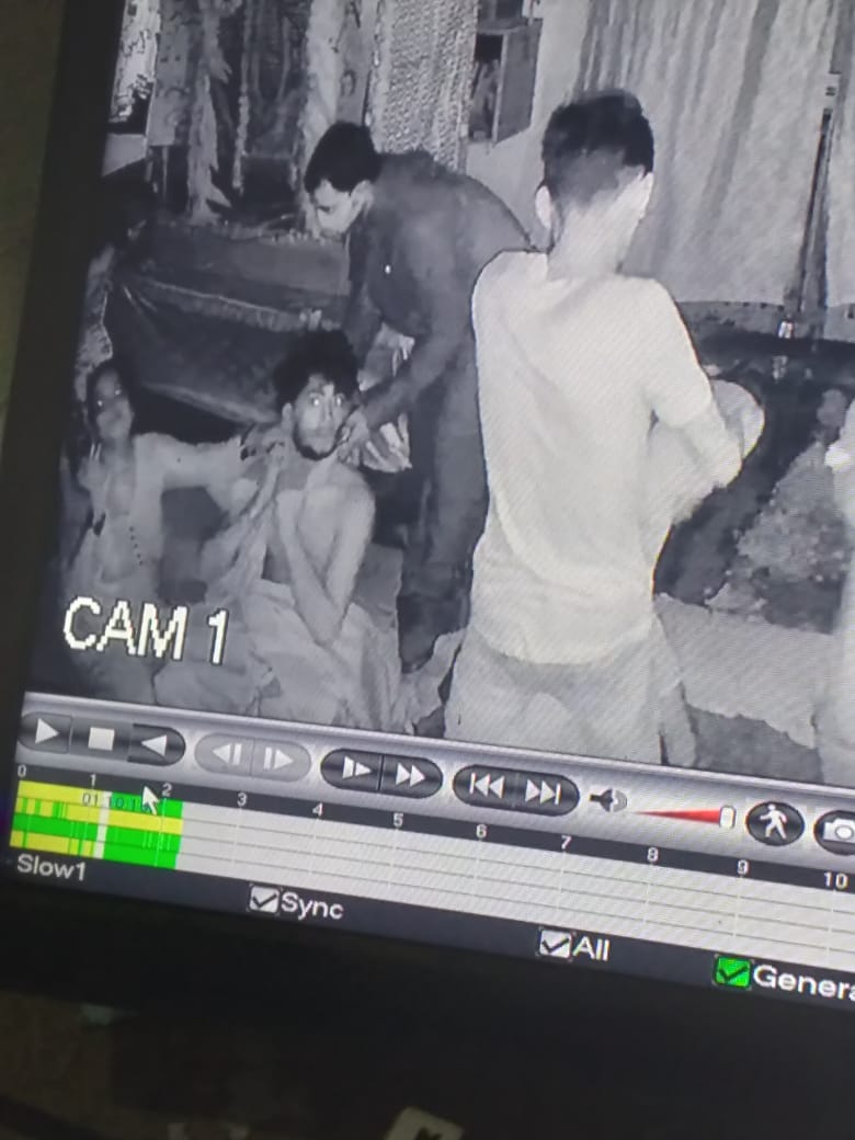 IAm_Aditya395's tweet photo. 4 dacoit came to my Village temple and robbed away with all Astdhatu Idols of God on gun point to Panditji, his wife and Temple Sewak. We have got clear CCTV footage of all 4 dacoit.
@PMOIndia  @NitishKumar @officecmbihar @bihar_police @AmitShah @nityanandraibjp @girirajsinghbjp https://t.co/4UqKq15mju