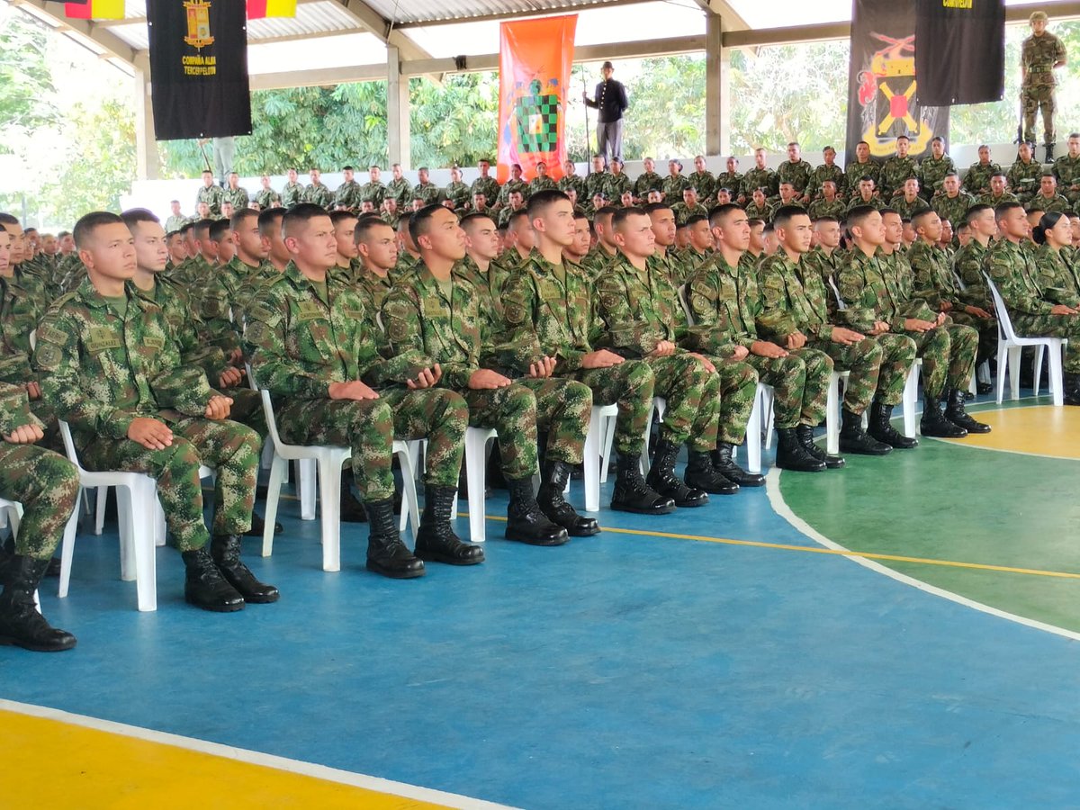 COL_EJERCITO's tweet photo. A través de @ejercito_COPER,
678  futuros cabos terceros del Ejército Nacional conocieron la  destinación a su primera unidad militar y ahora se preparan para desplazarse  a lo largo y ancho del territorio nacional a fortalecer la seguridad del país.

#IncorpórateAlEjército https://t.co/boqQN3sQ8q
