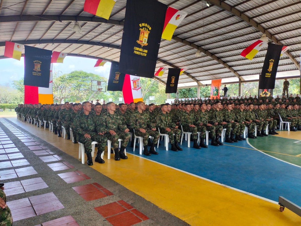 COL_EJERCITO's tweet photo. A través de @ejercito_COPER,
678  futuros cabos terceros del Ejército Nacional conocieron la  destinación a su primera unidad militar y ahora se preparan para desplazarse  a lo largo y ancho del territorio nacional a fortalecer la seguridad del país.

#IncorpórateAlEjército https://t.co/boqQN3sQ8q