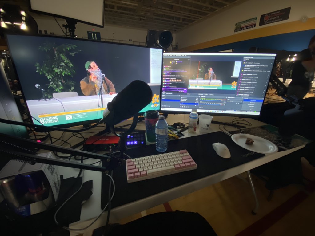 AcadieStream's tweet photo. Le débat de @TheLeoVinci est LIVE ! https://t.co/J1sHycj1Up
