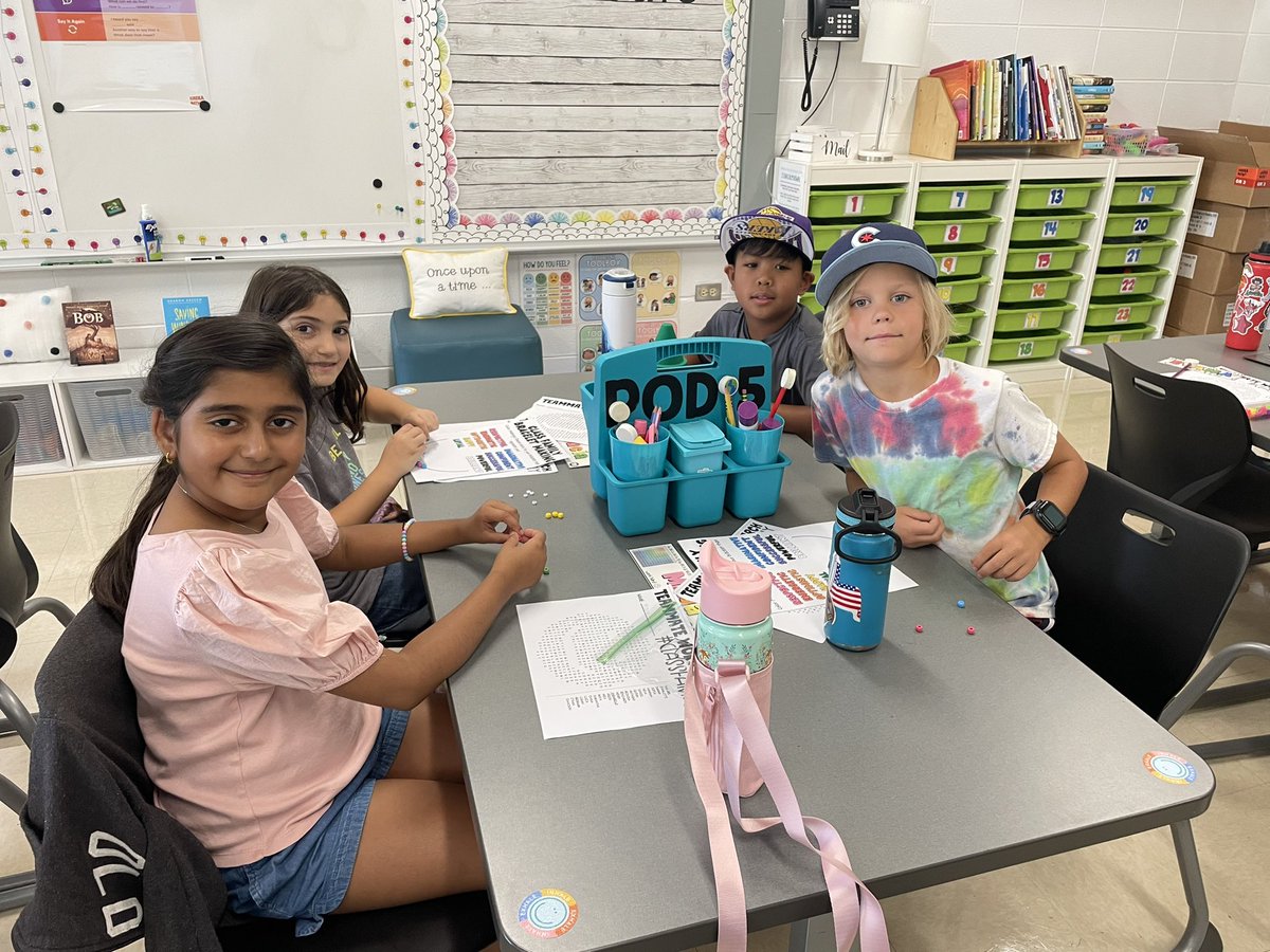 Our Class is a Family! We made class bracelets with colors representing words that represent us! What a great first day activity 🫶🏻🤗 #iginspires #RTSD26LifeReady