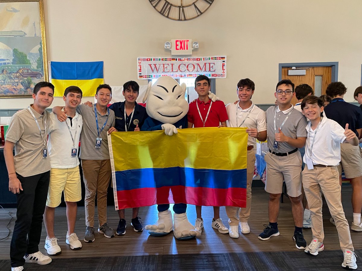 SLUHGlobalEd's tweet photo. Yesterday the SLUH community officially welcomed our 23 Jesuit brothers from our amazing global network. Great job by One World Club student &amp; faculty leaders to make these young men feel at home &amp; a vital, important part of SLUH. Bienvenidos! Witamy! Ласкаво Просимо! #SLUHGlobal https://t.co/DaVVUXnqZX