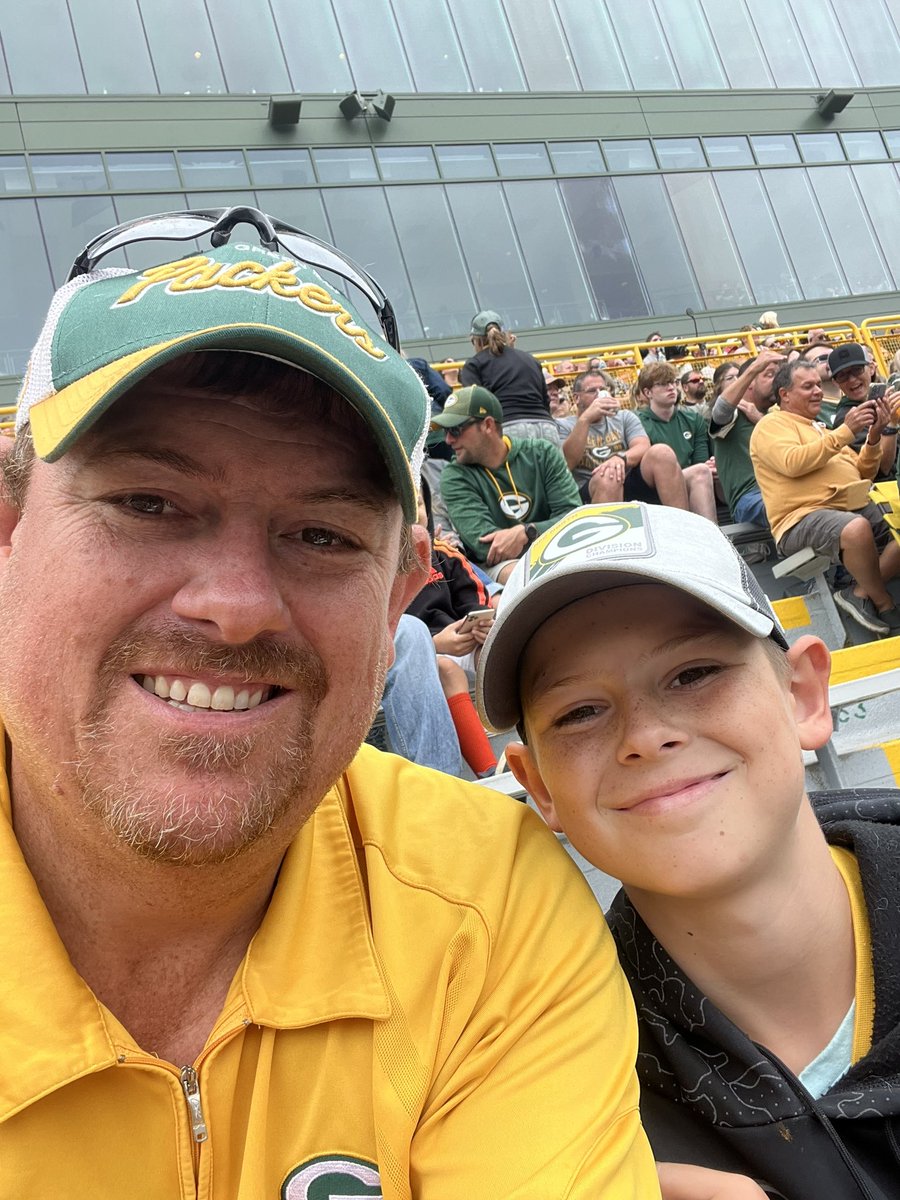 Brichey674's tweet photo. #GetLoudLambeau https://t.co/ChjhhXjtec