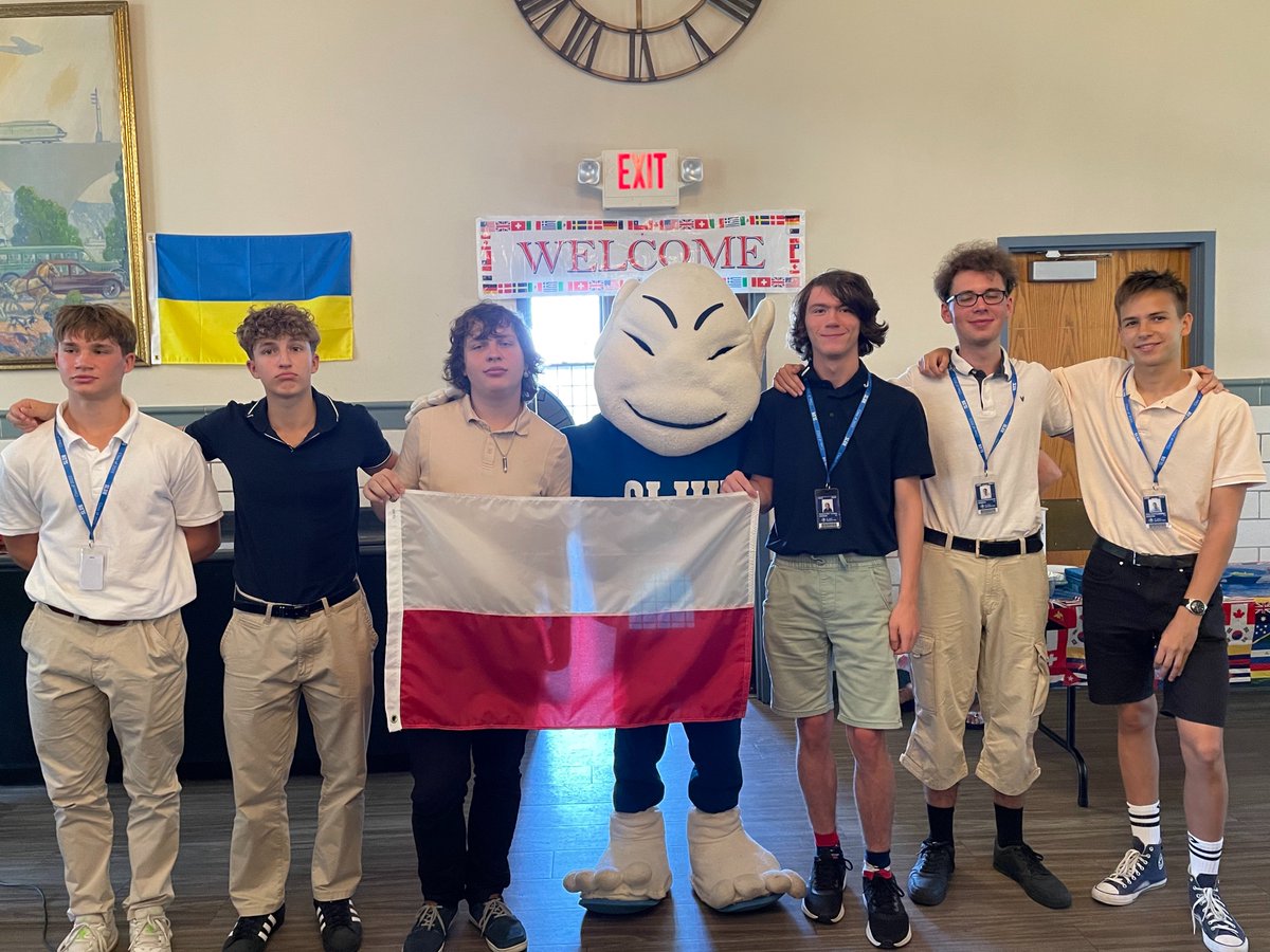 SLUHGlobalEd's tweet photo. Yesterday the SLUH community officially welcomed our 23 Jesuit brothers from our amazing global network. Great job by One World Club student &amp; faculty leaders to make these young men feel at home &amp; a vital, important part of SLUH. Bienvenidos! Witamy! Ласкаво Просимо! #SLUHGlobal https://t.co/DaVVUXnqZX
