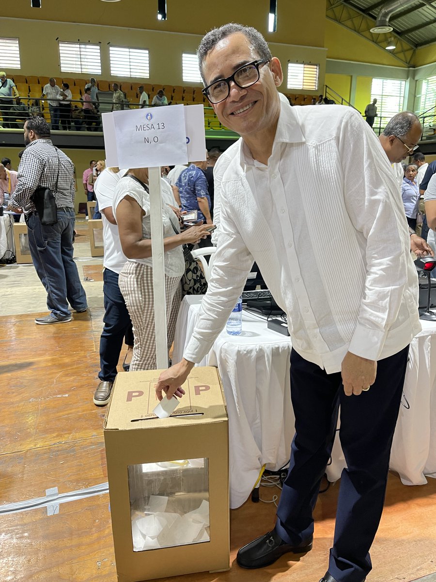 EddyOlivares14's tweet photo. Votando este sábado en el masivo pleno de abogados de nuestro ⁦@PRM_Oficial⁩ para seleccionar al candidato o candidata que, con toda seguridad, presidirá el Colegio de Abogados de la RD. 
¡Muchos éxitos colegas! https://t.co/4D1hlBdo0T