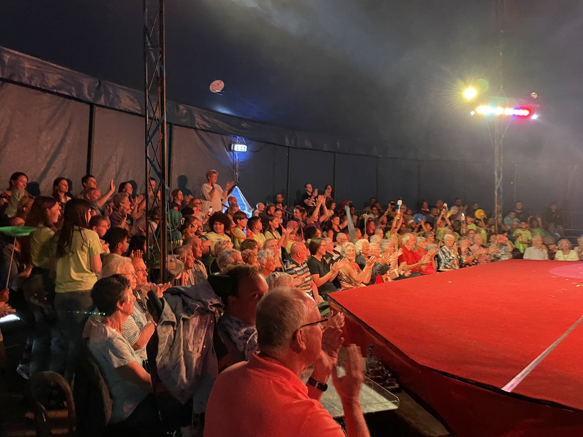 BobbyScheepe's tweet photo. Wat was het Zomercircus geweldig. Wat deden de kinderen het leuk en wat een lol hadden zij erin. Met dank aan de vrijwilligers @JStichting en @RotaryDeVeste. https://t.co/FKOfBEE95w