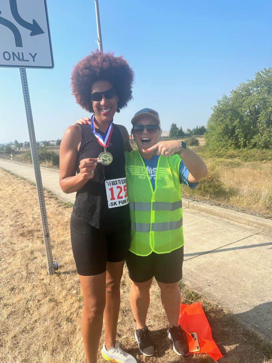 Hfagerness's tweet photo. Friends that inspire!! Great run!!! @erinjonesin2016 ❤️❤️❤️ https://t.co/sOuskUeTa7