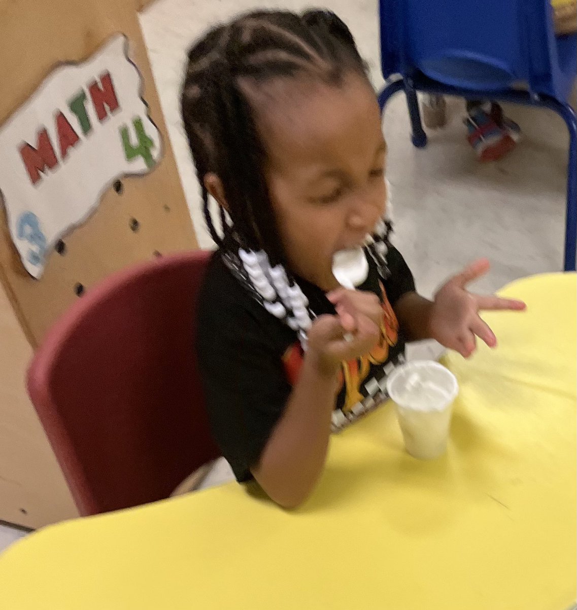 mbullock24's tweet photo. @EaglesSouthwest @MsBryant19 
Practicing our counting skills using our new curriculum and then enjoying our reward for doing a great job! https://t.co/3lF9iOAB1F
