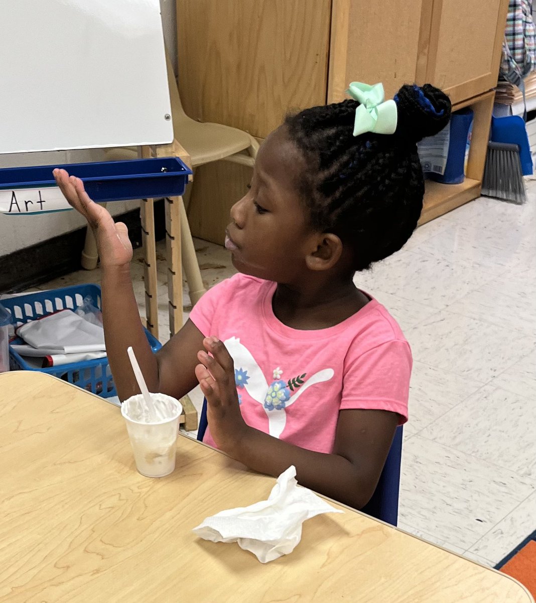 mbullock24's tweet photo. @EaglesSouthwest @MsBryant19 
Practicing our counting skills using our new curriculum and then enjoying our reward for doing a great job! https://t.co/3lF9iOAB1F