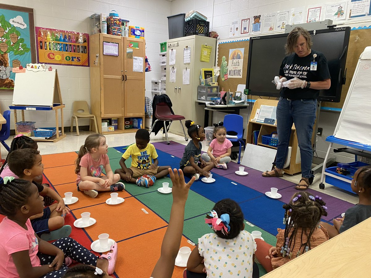 mbullock24's tweet photo. @EaglesSouthwest @MsBryant19 
Practicing our counting skills using our new curriculum and then enjoying our reward for doing a great job! https://t.co/3lF9iOAB1F