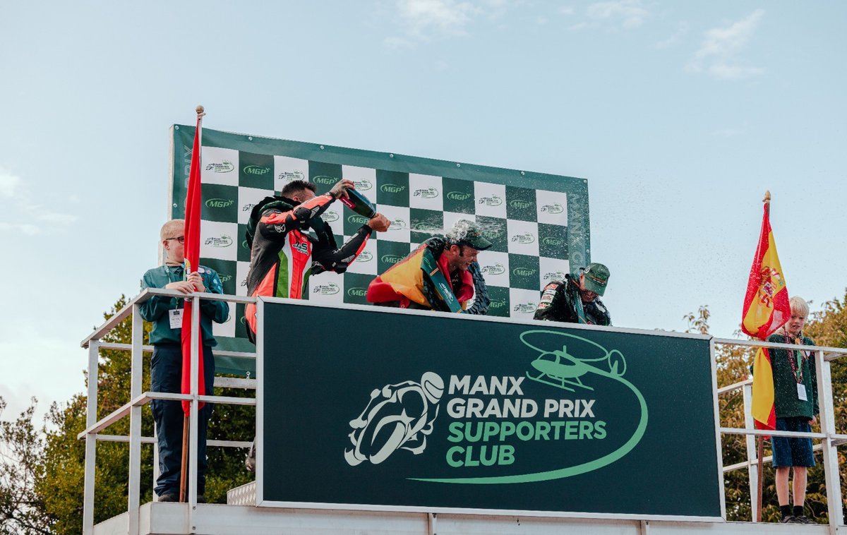 ManxGrandPrix's tweet photo. Two Italians and a Spaniard walk into a bar... 3 bottles of elderflower fizz, please!

@foragingvintner #MGP2023 https://t.co/OgmiozPrOA