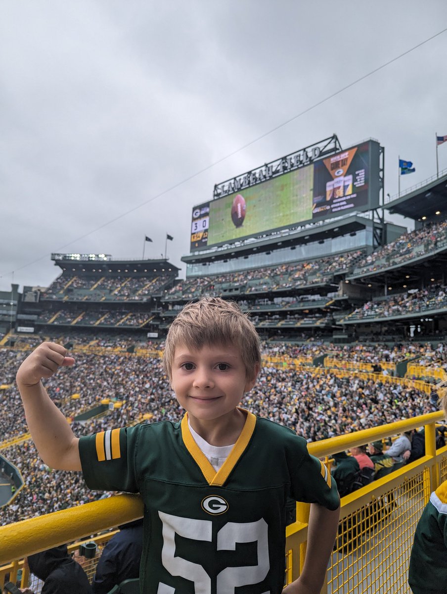brichlen's tweet photo. 1st time @ Lambeau Field for this little dude #getloudlambeau #gopackgo https://t.co/UHHJ7cZrVU