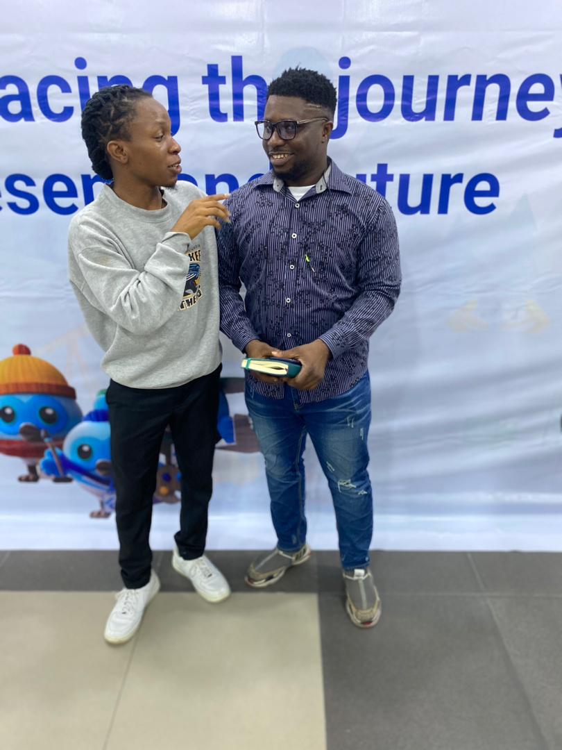 AvikkyCodes's tweet photo. Saturday is for meetups

Had a nice time #flutterConf23 with @seguncodes 

@ Porthacourt city https://t.co/gBPJai1pS4