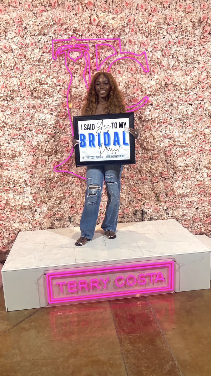 JayLaShayy's tweet photo. Another Easy Yes👰🏾♀️💍
#isaidyestothedress #terrycosta #dallasbride #engaged #weddingdress #TacklingTanner https://t.co/Bgkfm9mxrB