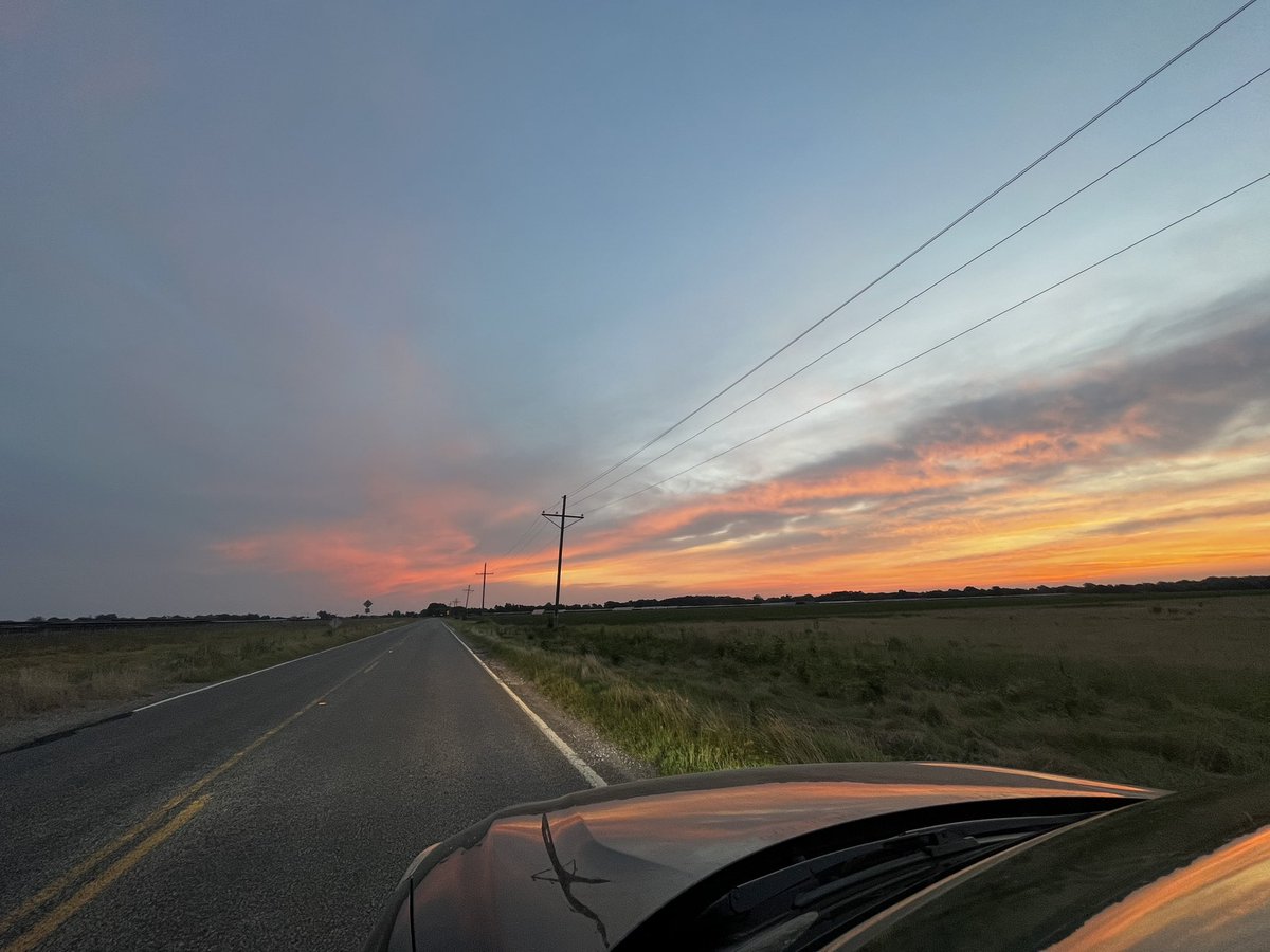 jd_queen23's tweet photo. texas sunrise>>>> https://t.co/Y7cHNU6Xv5