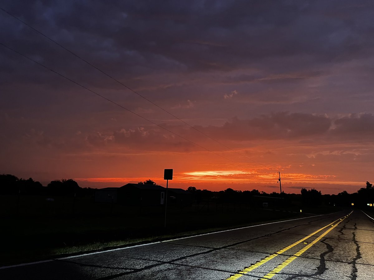 jd_queen23's tweet photo. texas sunrise>>>> https://t.co/Y7cHNU6Xv5