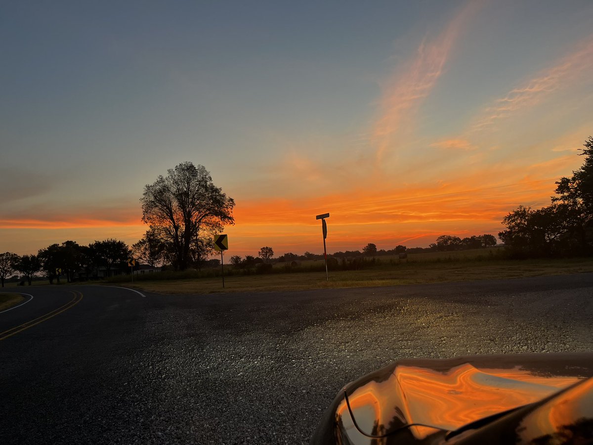 jd_queen23's tweet photo. texas sunrise>>>> https://t.co/Y7cHNU6Xv5