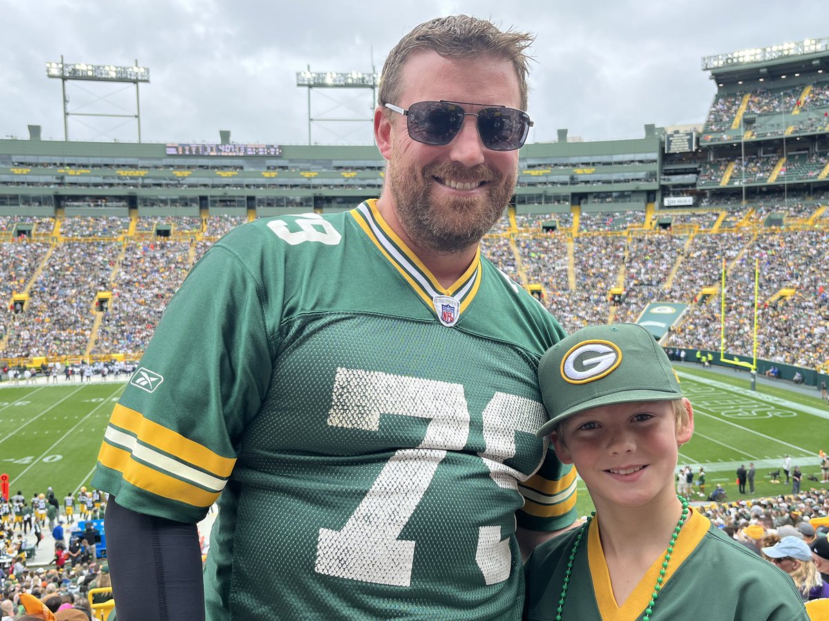 BPick66's tweet photo. #getloudlambeau #firstGame #GoPackGo https://t.co/2bMIWfyH42
