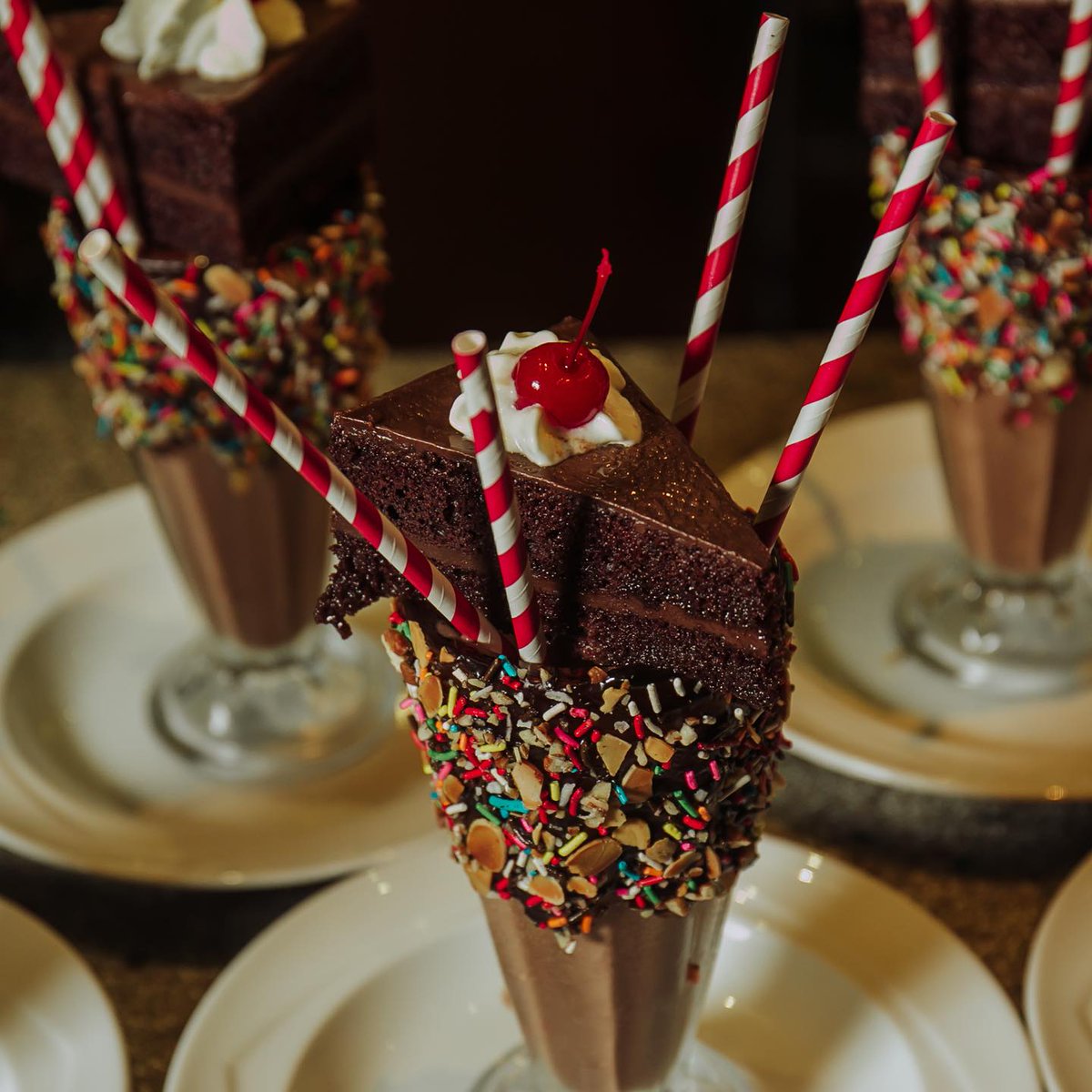 MundoImperialMX's tweet image. El qué: “Monumental” Milkshake “La Moda”. 🥤🍰

El dónde: Restaurante #LaModa.

#ViveLaExperiencia en #RivieraDiamanteAcapulco, abierto para todo público.

Informes y reservaciones:
📲 744 435 1700