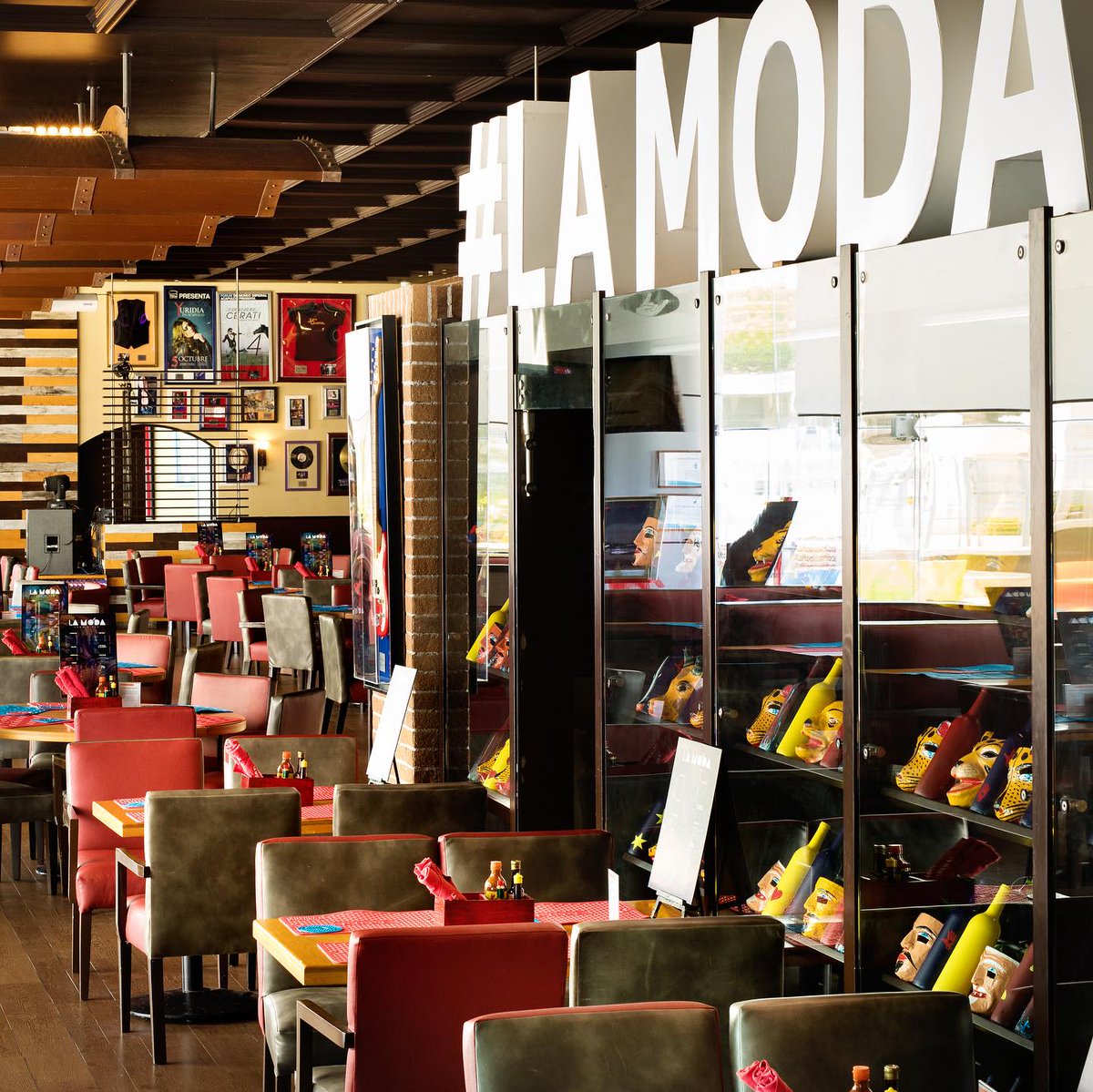 MundoImperialMX's tweet image. El qué: “Monumental” Milkshake “La Moda”. 🥤🍰

El dónde: Restaurante #LaModa.

#ViveLaExperiencia en #RivieraDiamanteAcapulco, abierto para todo público.

Informes y reservaciones:
📲 744 435 1700