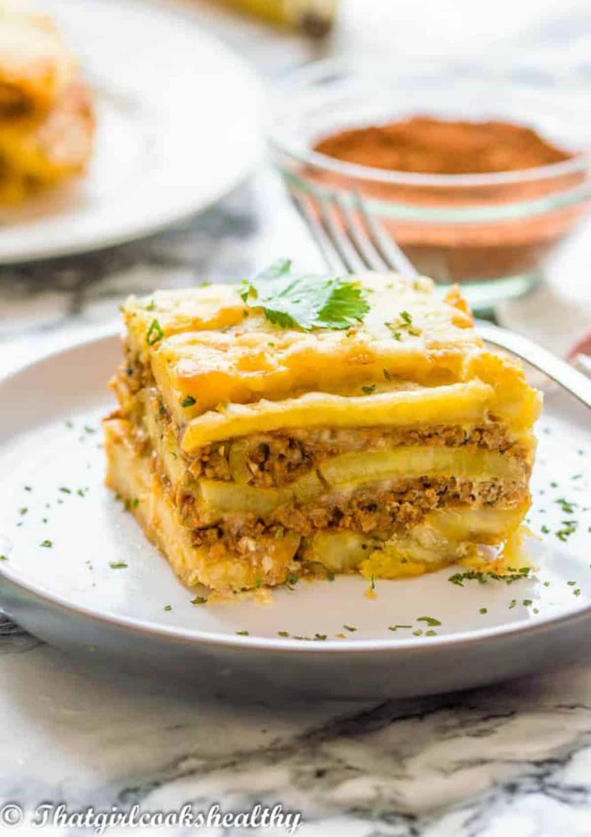 Love Latin American food? Well try this amazing Puerto Rican style lasagna consisting of seasoned ground beef that is neatly sandwiched between thin layers of plantain strips and topped with dairy free cheese making it lactose friendly. buff.ly/2LjdCay