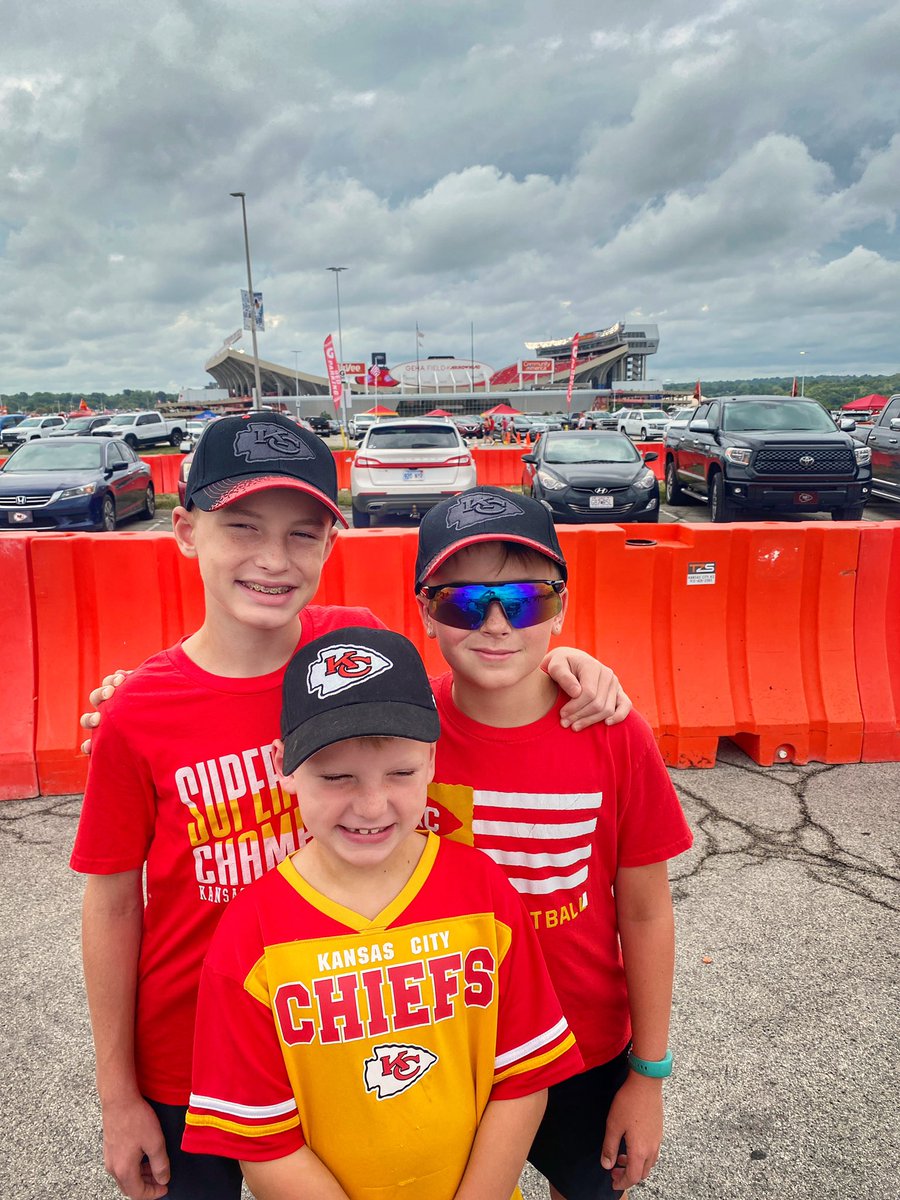 kdleesman's tweet photo. Bringing our buddy to his first @Chiefs game! @KingdomCrew #ChiefsKingdom https://t.co/sB9mXAGxvT