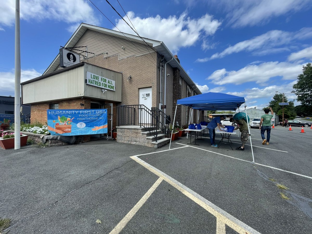 Making a difference, one meal at a time. Join us today at the Ahmadiyya Muslim Community North Jersey’s food pantry, 131 Wagaraw Rd, Hawthorne. #NeighborlyLove #AhmadiyyaNorthJersey 🕌