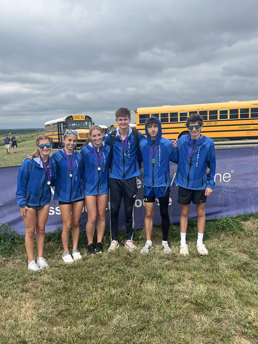 Rockets_XC's tweet photo. Great job today at the Northwester Medicine Kane County Meet to start the 2023 season! Lots of success and your rockets brought home an individual medal in each race! https://t.co/k9FyJVjnpS