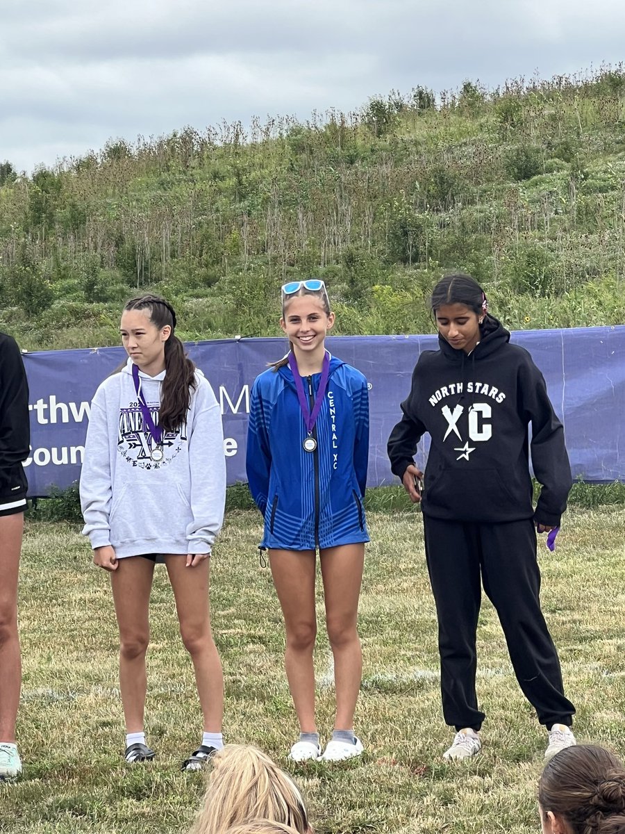 Rockets_XC's tweet photo. Shoutout to Emie Davis who placed 12th in the Fresh/Soph race running 22:36 for her first 3 mile race of the season! https://t.co/4pAGC9olTa
