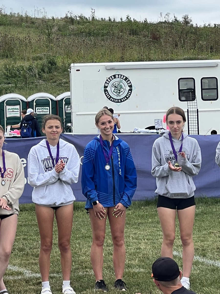 Rockets_XC's tweet photo. Shoutout to Alyssa Bognetti who placed 7th in the Girl’s open race with a time of 19:15 on the 2.4 mile course! https://t.co/uOaZWZuBKN