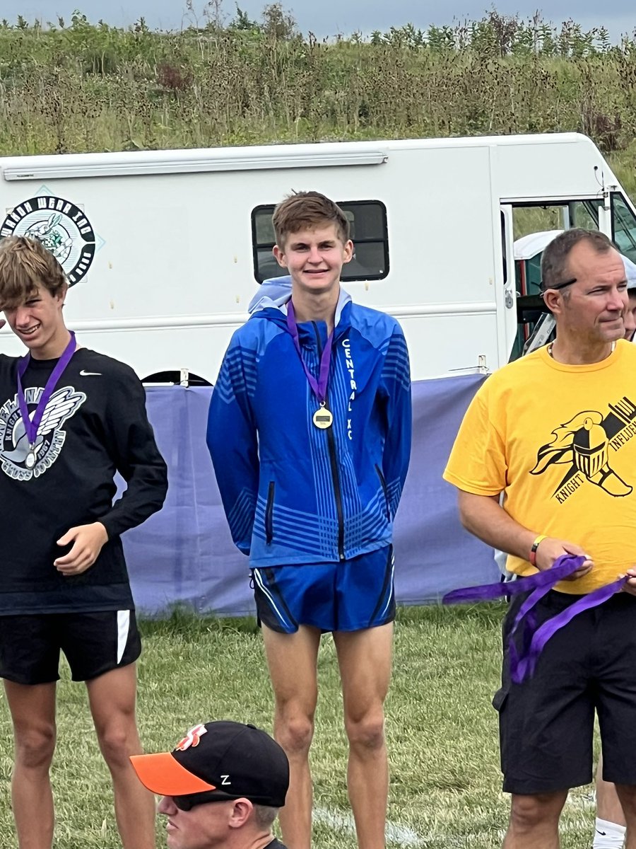 Rockets_XC's tweet photo. Shoutout to Ryan Kries who placed 6th in the Boy’s Varsity race with a time of 16:17 for his first 3 mile race of the season! https://t.co/jezL0bLMm4