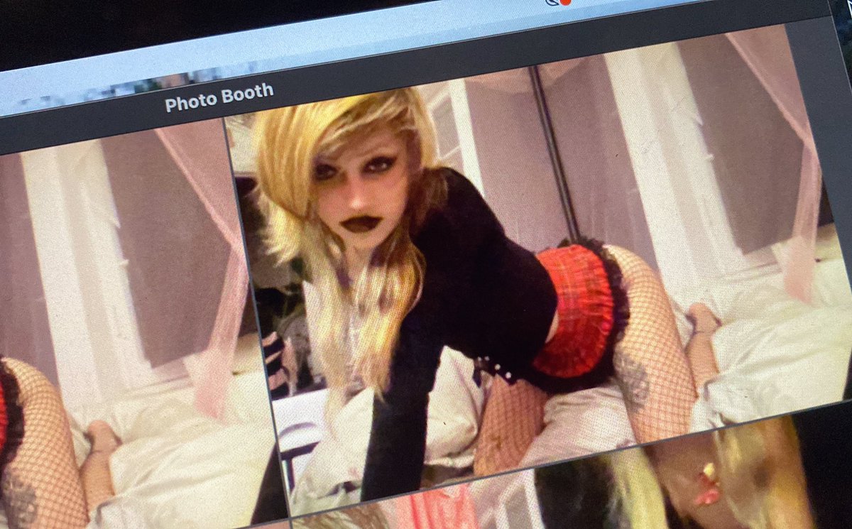 mercy_on_me_xx's tweet photo. 🧛🏽🧛🏽🧛🏽 wanna see my photobooth pics? ;p https://t.co/RcUuZ3UU3G