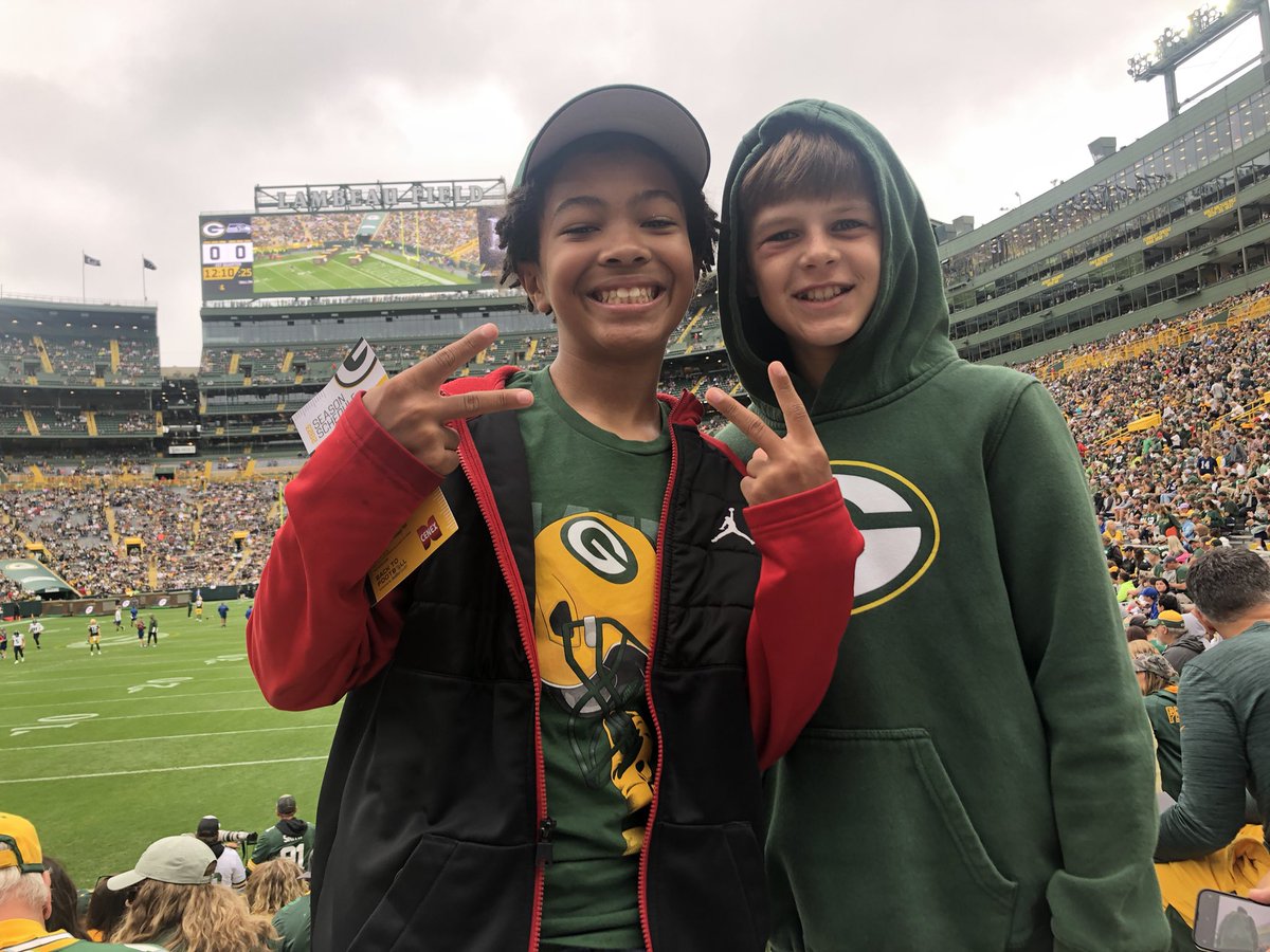 #getloudlambeau