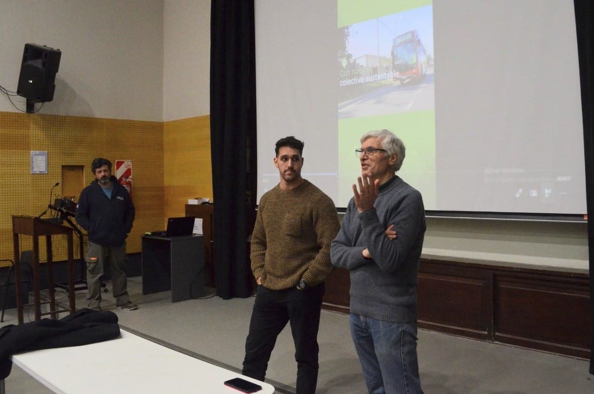 ing_unlp's tweet photo. Micro eléctrico en Ingeniería: claves para el desarrollo tecnológico nacional

El vehículo reconvertido junto a la empresa Nueve de Julio fue presentado a estudiantes de la Facultad, quienes pudieron dar un paseo por los alrededores de la institución.
https://t.co/wVirL6MqmI https://t.co/LOfY4YusHB