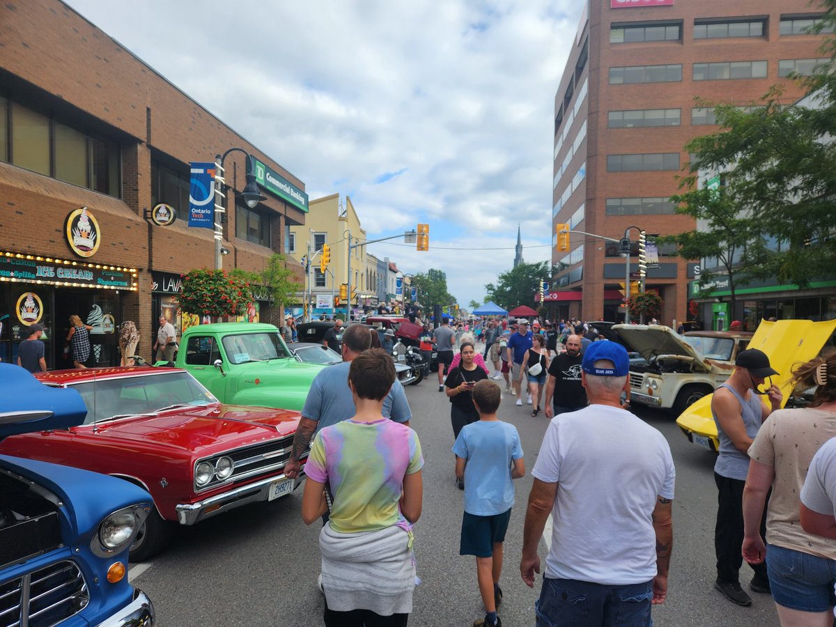 jennkfrench's tweet photo. Kars on King was a great community success last night! Summer is Auto season in Oshawa! A great event &amp; showcase of classic cars &amp; vehicles. Fun to spend time together appreciating all things automotive :) @oshawacity  #KarsOnKing https://t.co/By8rR38WAt