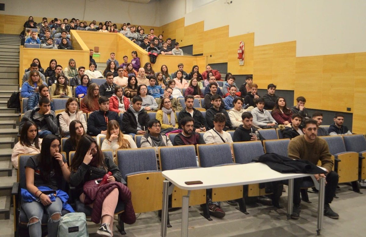 ing_unlp's tweet photo. Micro eléctrico en Ingeniería: claves para el desarrollo tecnológico nacional

El vehículo reconvertido junto a la empresa Nueve de Julio fue presentado a estudiantes de la Facultad, quienes pudieron dar un paseo por los alrededores de la institución.
https://t.co/wVirL6MqmI https://t.co/LOfY4YusHB