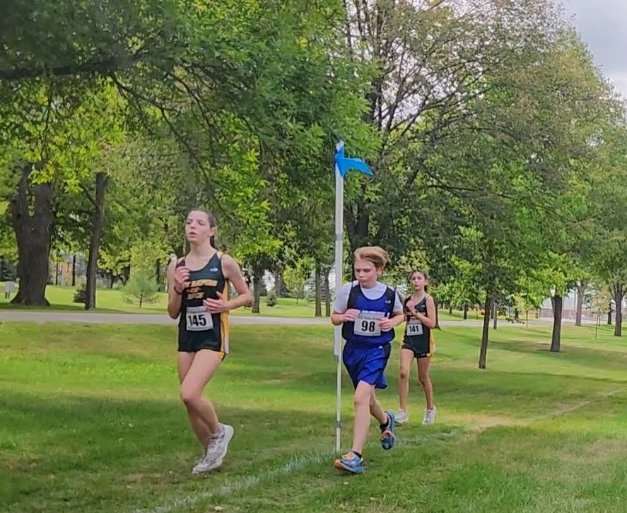 mdvarilek's tweet photo. Our favorite new hobby is cheering Mae and the @isd47 Middle School Cross Country team. Couldn't have asked for a more lovely morning. https://t.co/UV3TG3EFnx