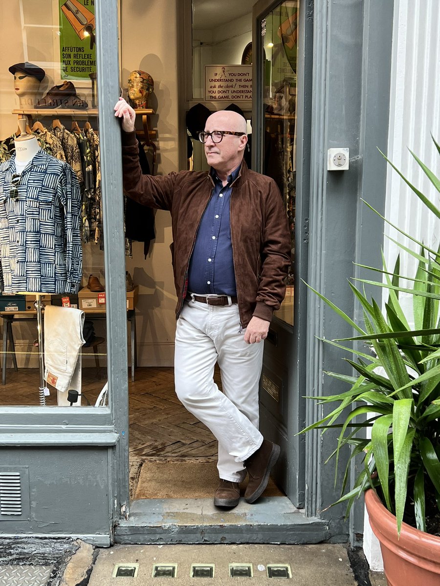 GerardO121964's tweet photo. Always great to catch up with Paul and Sean in my favourite shop @johnsimons1955 https://t.co/F0m7weBzDd