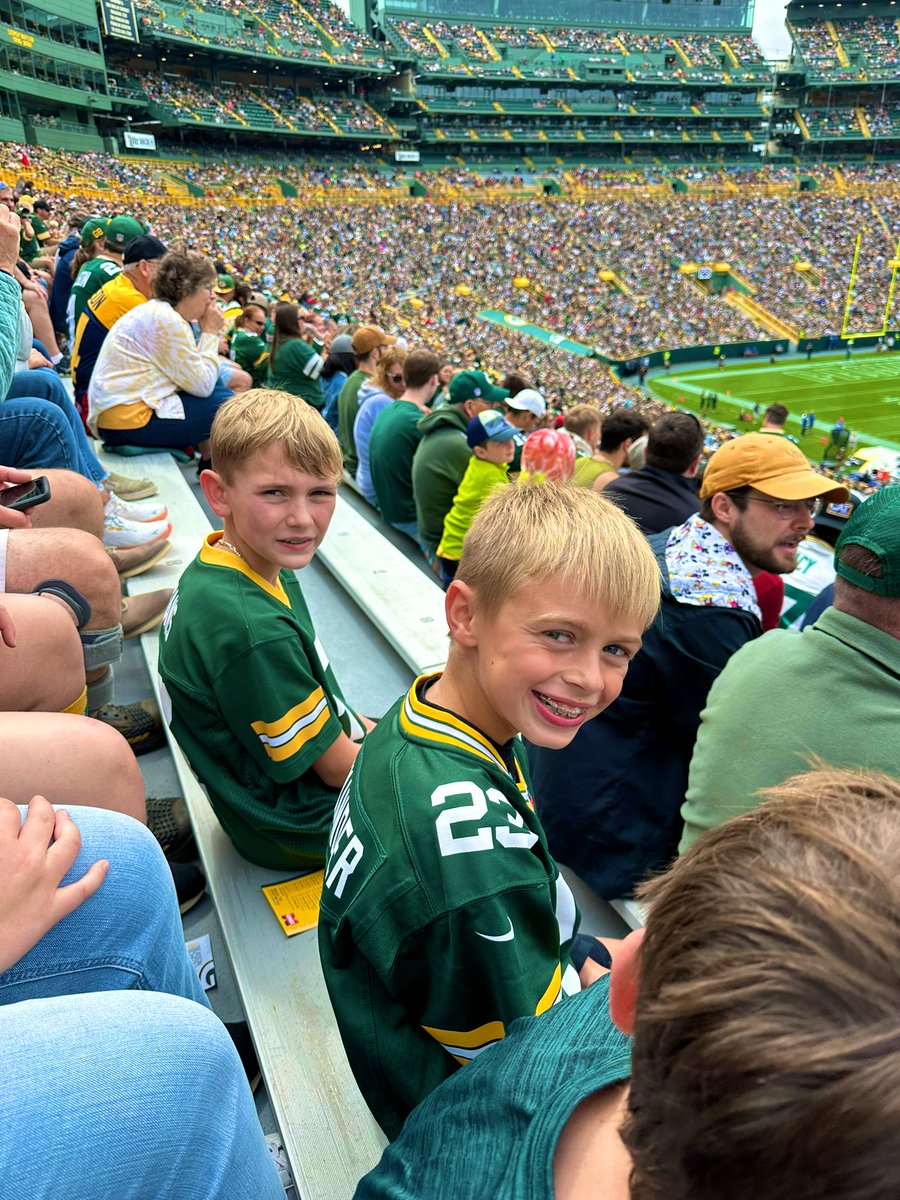 AmandaPitzo's tweet photo. #GetLoudLambeau https://t.co/bD6yb9lfNv