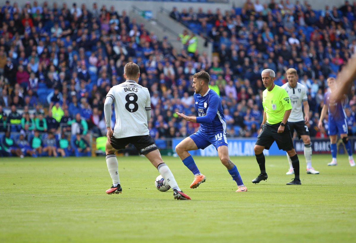 aaronramsey's tweet photo. Doesn’t matter how sometimes, needed that today. Stuck with us right until the end to get all 3 👏🏼 Enjoy your weekend Bluebirds 🐦💙 @CardiffCityFC https://t.co/qSODvwFngP