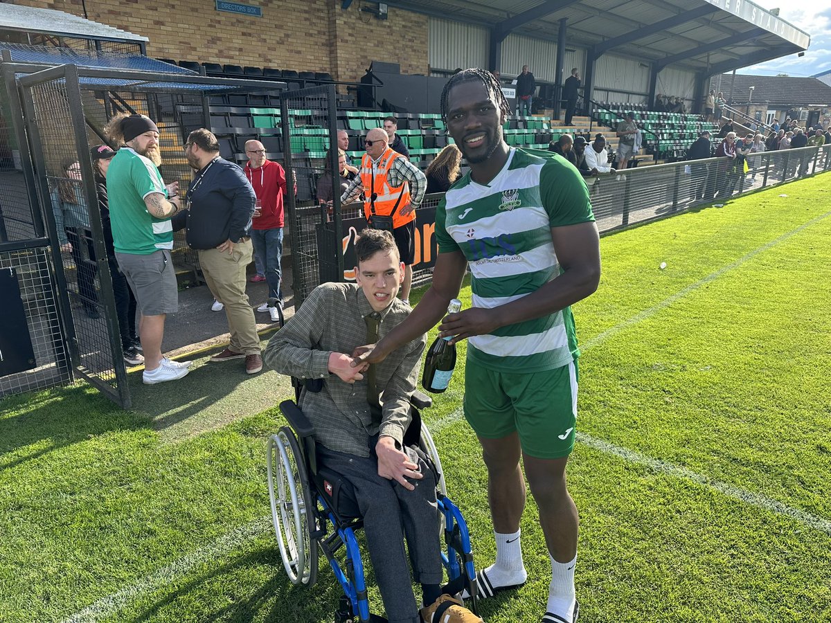 🍷Congratulations to <a href="/Darrentheone_/">Darren stephenson</a> who was today’s House of Wine Player of the Match, presented by Solomon!

#CeltArmy